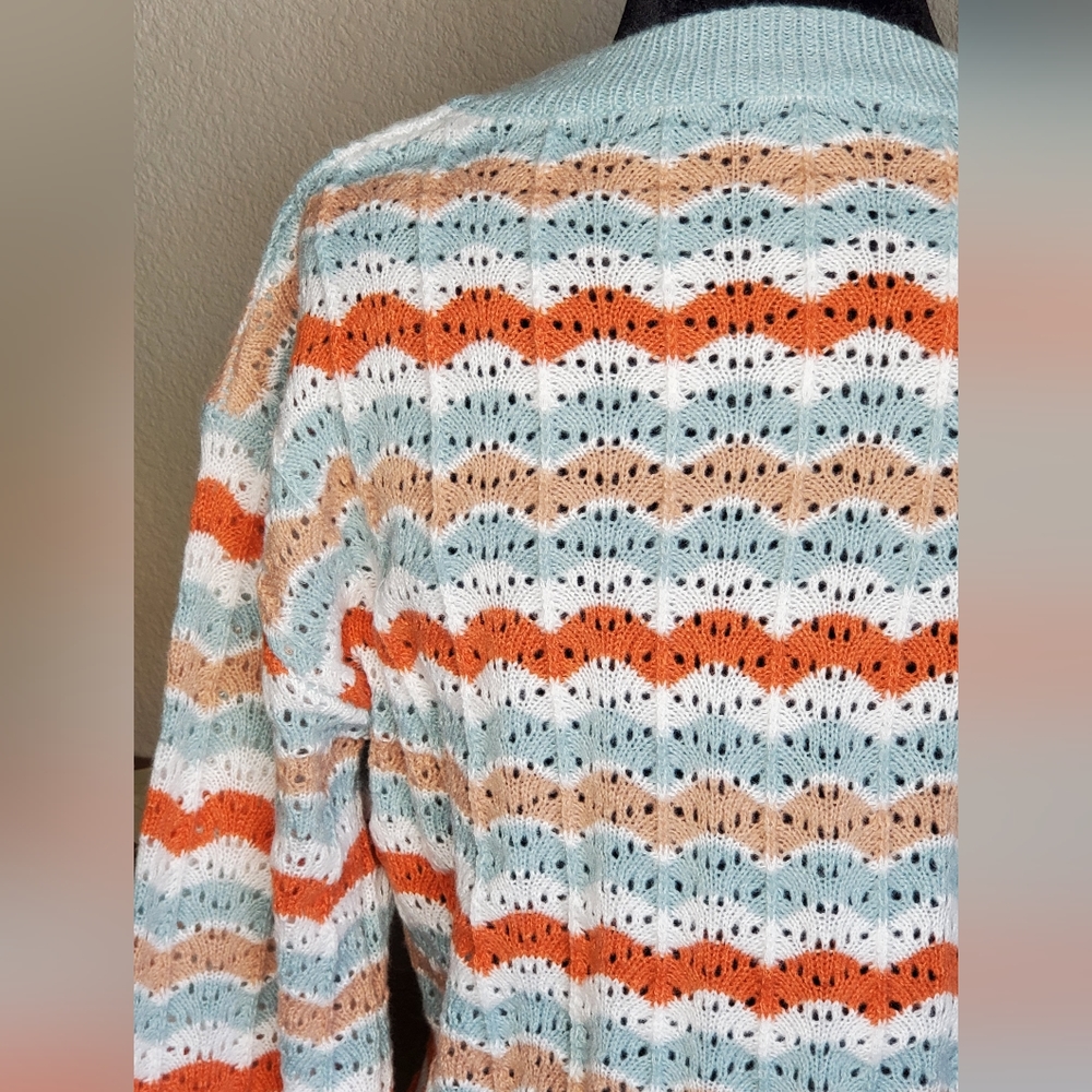 Beautiful Patterned Knit Sweater - Picture 3 of 6